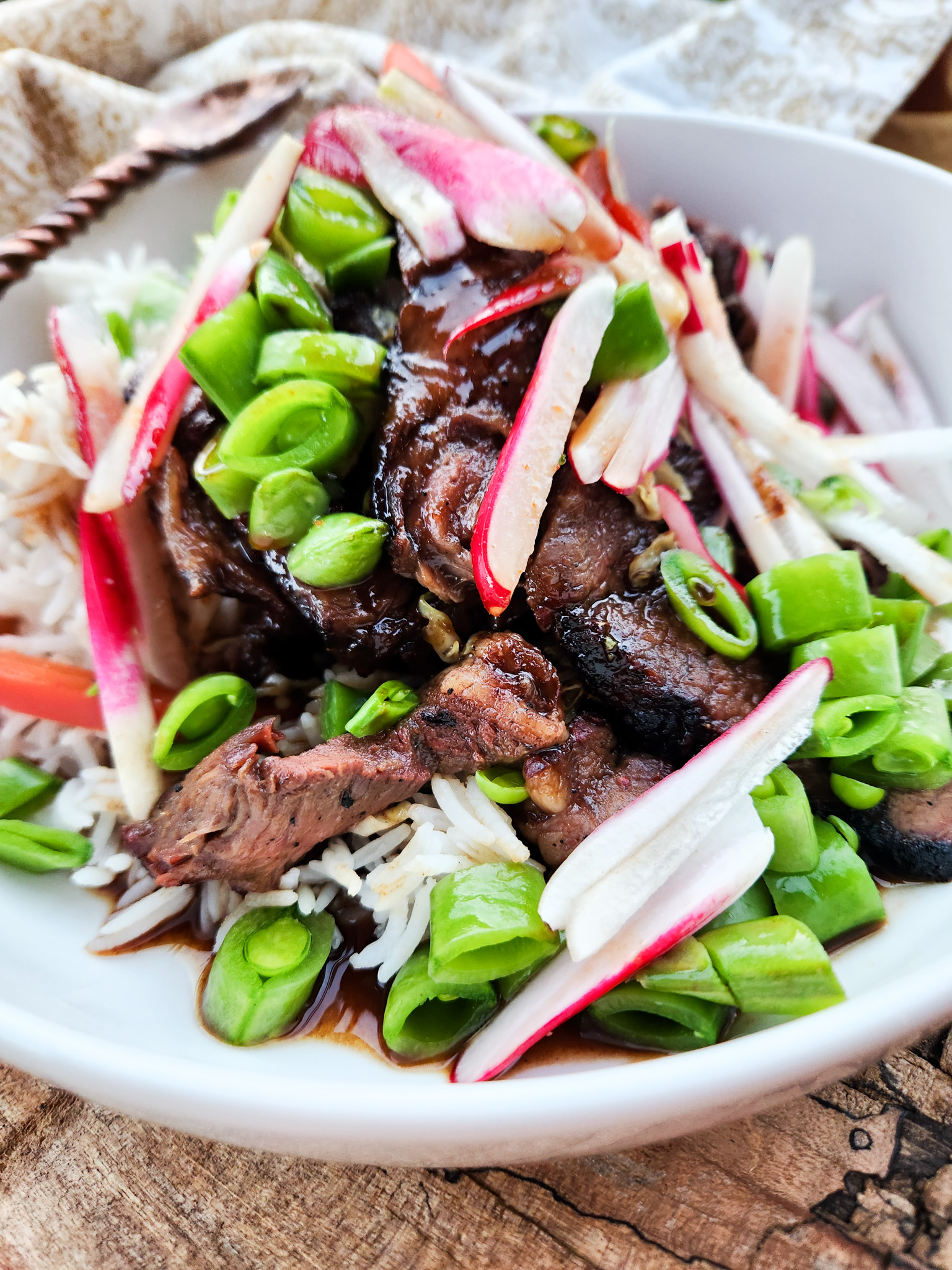 Thai Grilled Beef Bowls combines grilled steak marinated in Pad Thai sauce with cabbage, red pepper, sugar snap peas and radish.